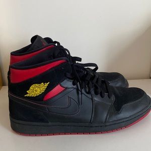 Air Jordan 1 Retro Mid Last Shot Sneakers